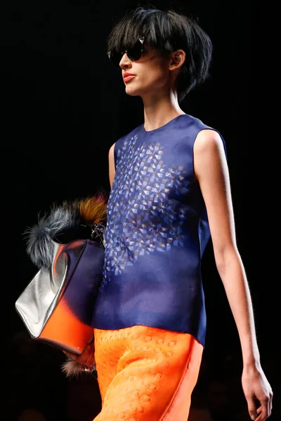 Look 32